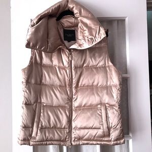 Gold puffer vest with huge portrait collar